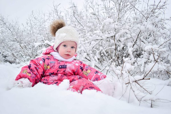 Come abbinare le borse a secchiello di design con outfit primaverili?