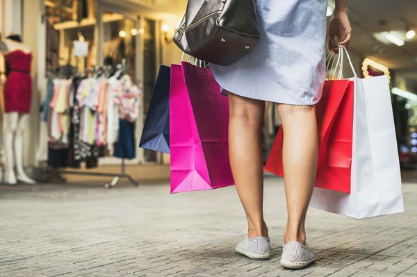 Come scegliere la calzatura ideale per una maratona di shopping confortevole e chic?